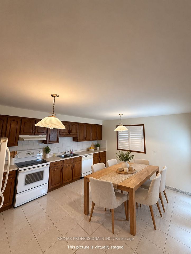 78 Roxaline Street, Toronto, ON M9P 2Z2 4