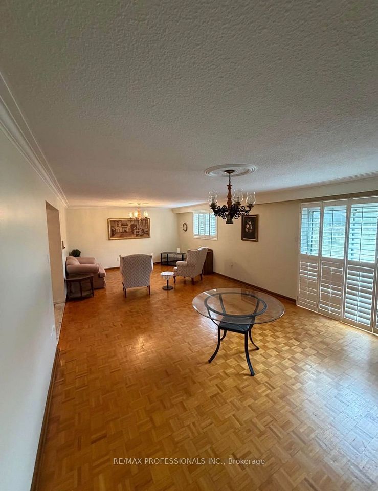 78 Roxaline Street, Toronto, ON M9P 2Z2 9