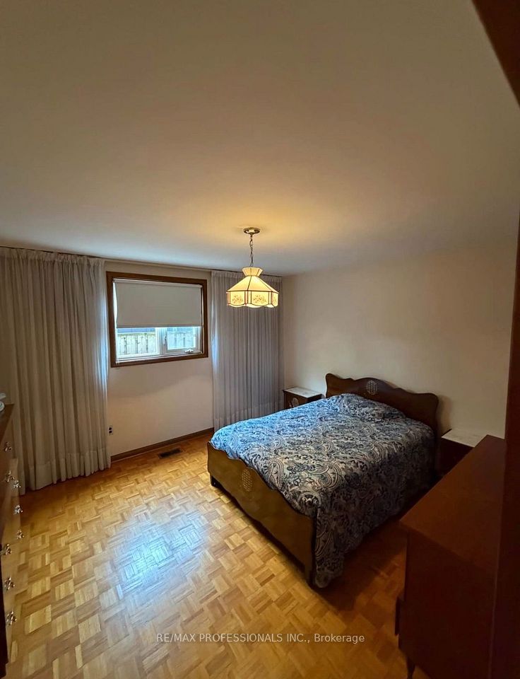78 Roxaline Street, Toronto, ON M9P 2Z2 8