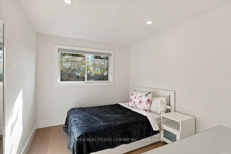 5294 Joel Avenue, Burlington, ON L7L 3Y7 18