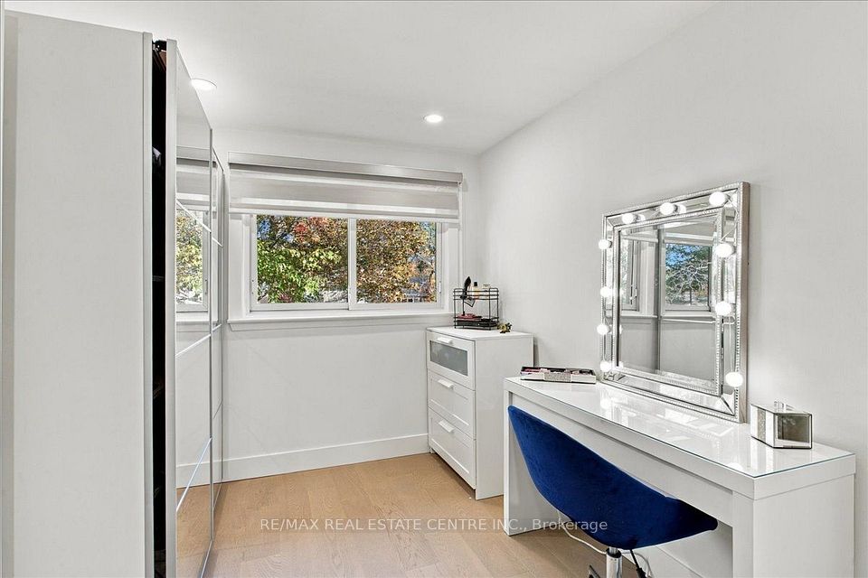 5294 Joel Avenue, Burlington, ON L7L 3Y7 16