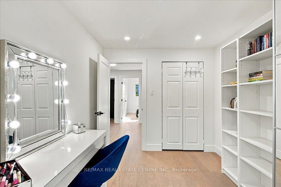 5294 Joel Avenue, Burlington, ON L7L 3Y7 17