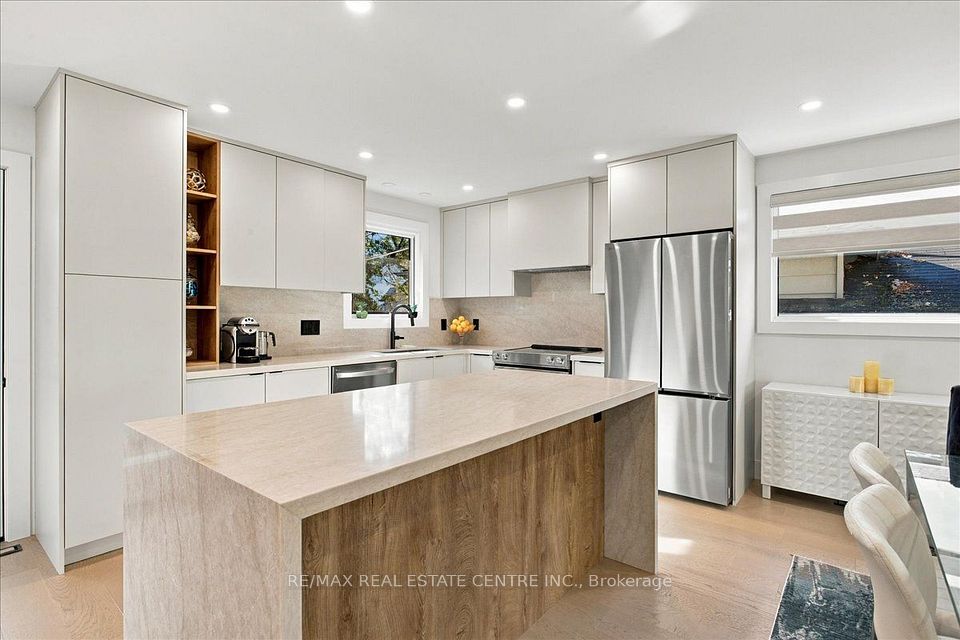 5294 Joel Avenue, Burlington, ON L7L 3Y7 6