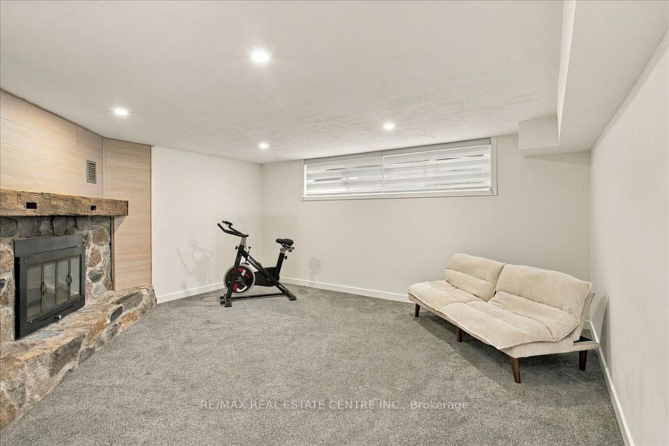 5294 Joel Avenue, Burlington, ON L7L 3Y7 24