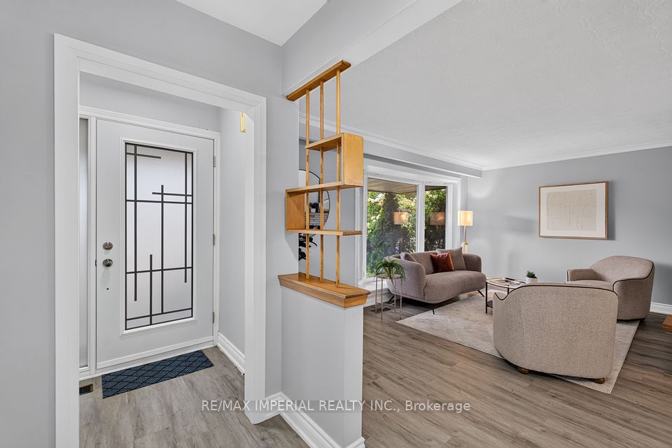 3 Minstrel Drive, Toronto, ON M8Y 3G3 4