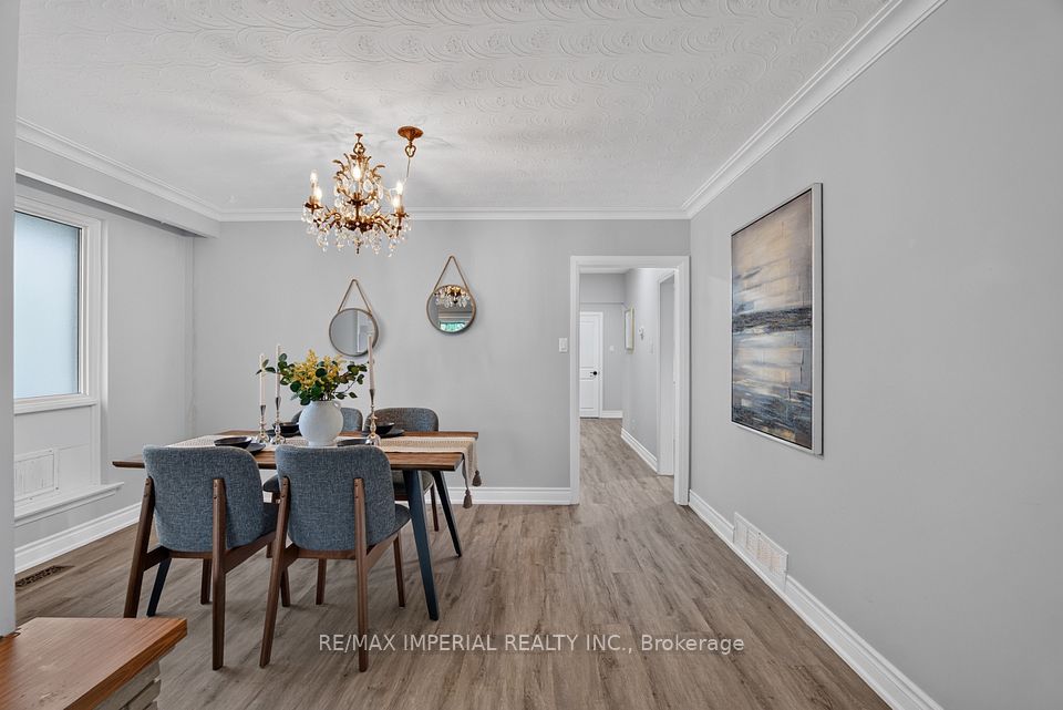 3 Minstrel Drive, Toronto, ON M8Y 3G3 13