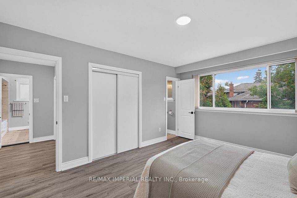 3 Minstrel Drive, Toronto, ON M8Y 3G3 20