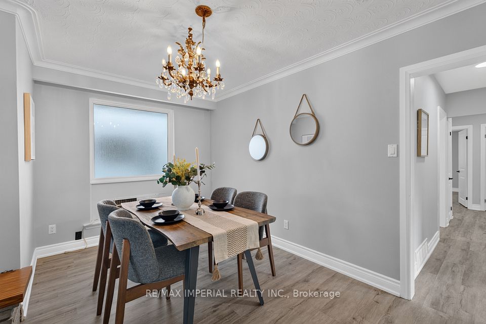 3 Minstrel Drive, Toronto, ON M8Y 3G3 10