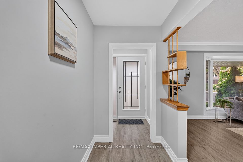 3 Minstrel Drive, Toronto, ON M8Y 3G3 3