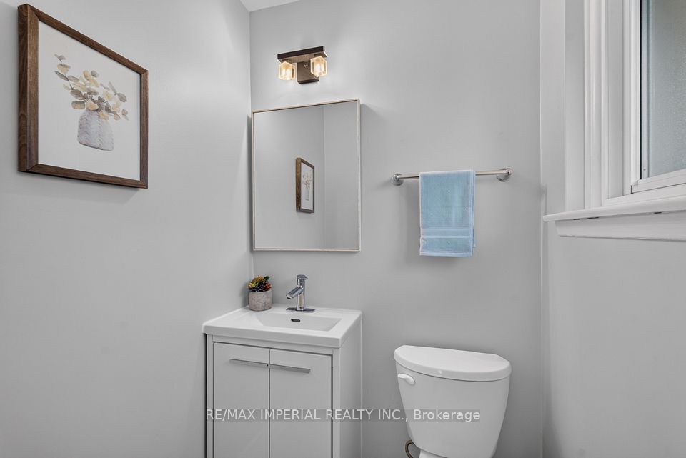 3 Minstrel Drive, Toronto, ON M8Y 3G3 21