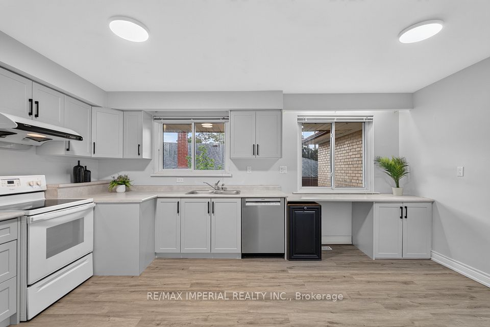 3 Minstrel Drive, Toronto, ON M8Y 3G3 14