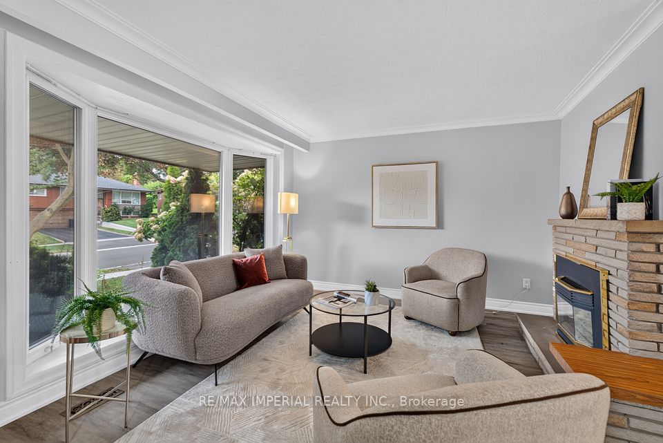 3 Minstrel Drive, Toronto, ON M8Y 3G3 7