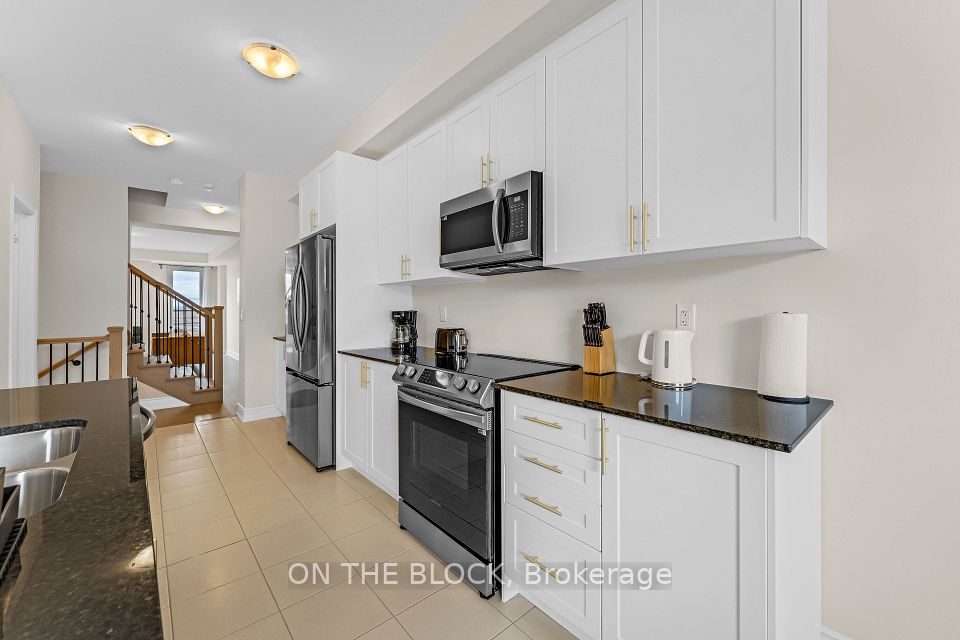 3347 Sixth Line, Oakville, ON L6H 0Y7 12