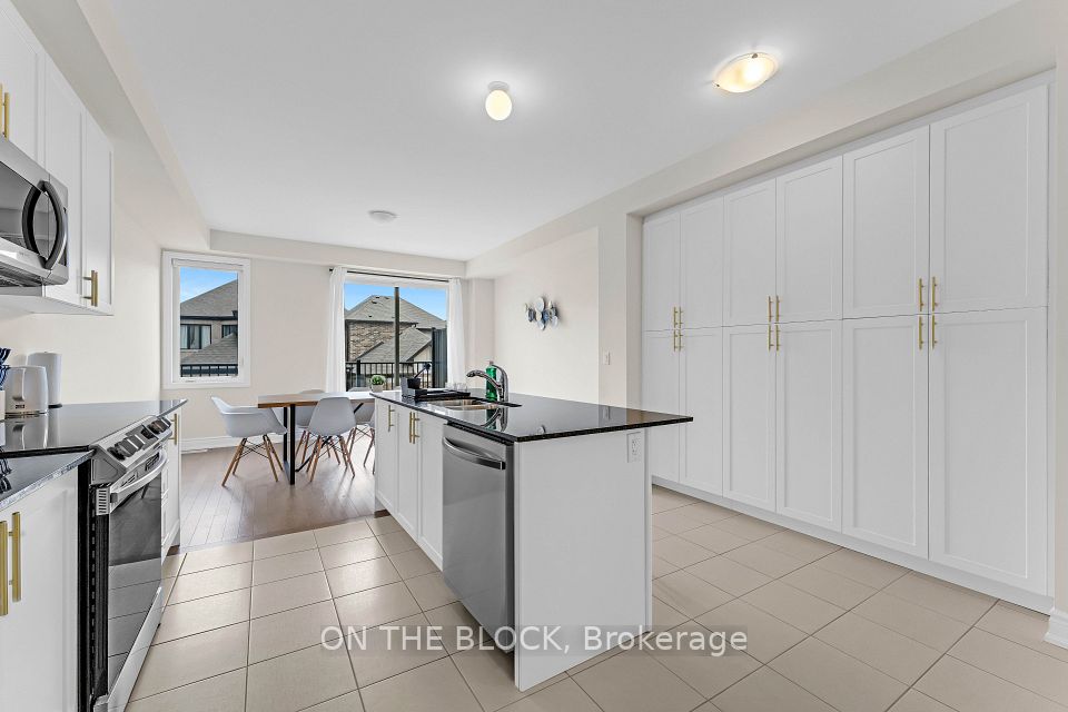 3347 Sixth Line, Oakville, ON L6H 0Y7 9