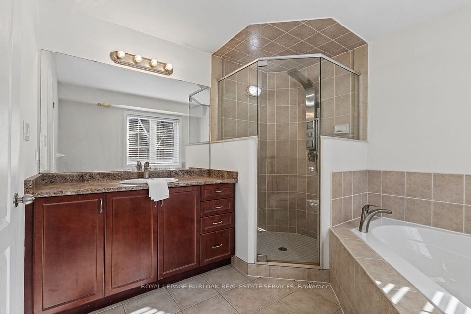 2090 Bates Common, Burlington, ON L7R 0A5 23