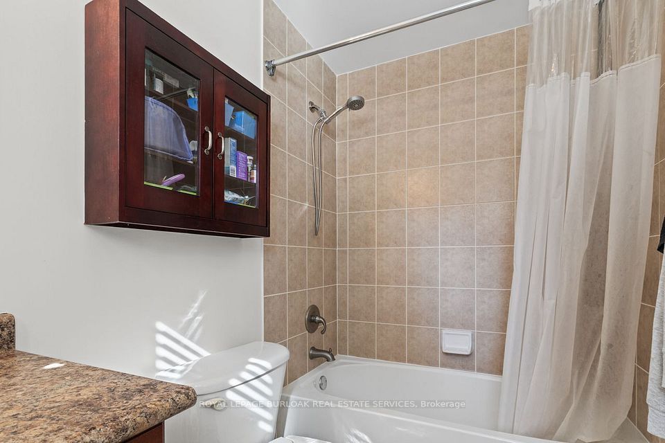 2090 Bates Common, Burlington, ON L7R 0A5 20