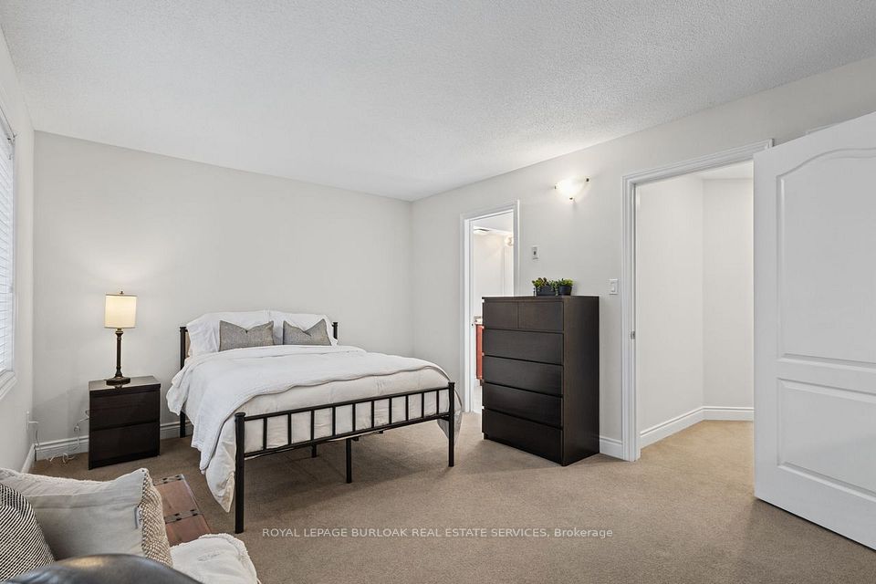 2090 Bates Common, Burlington, ON L7R 0A5 17
