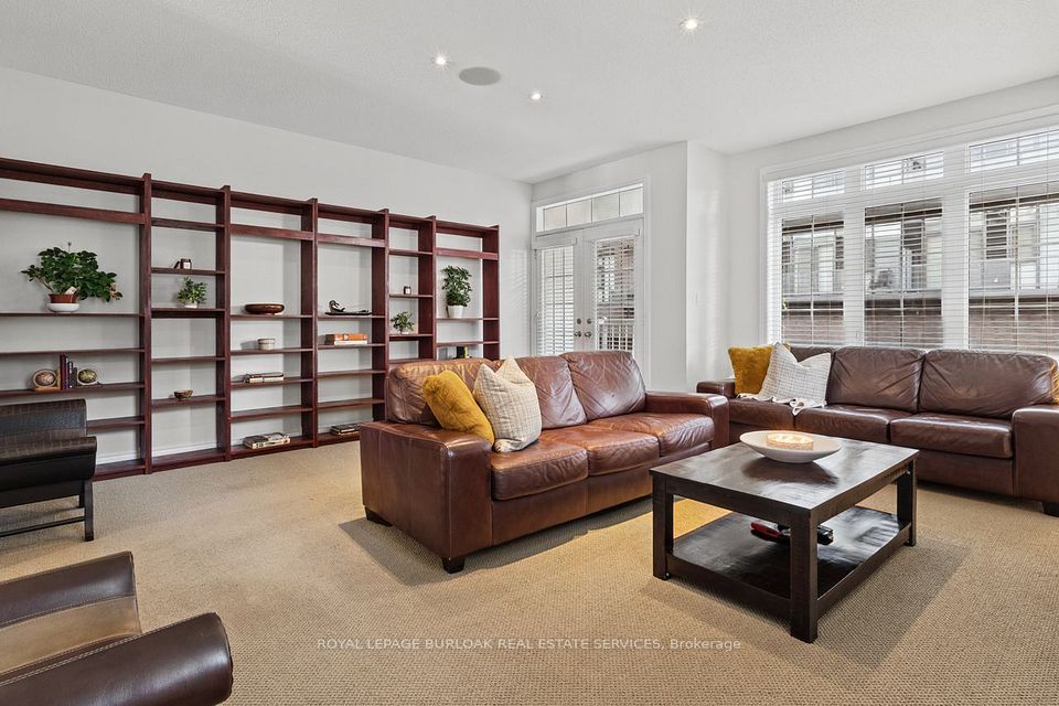 2090 Bates Common, Burlington, ON L7R 0A5 12