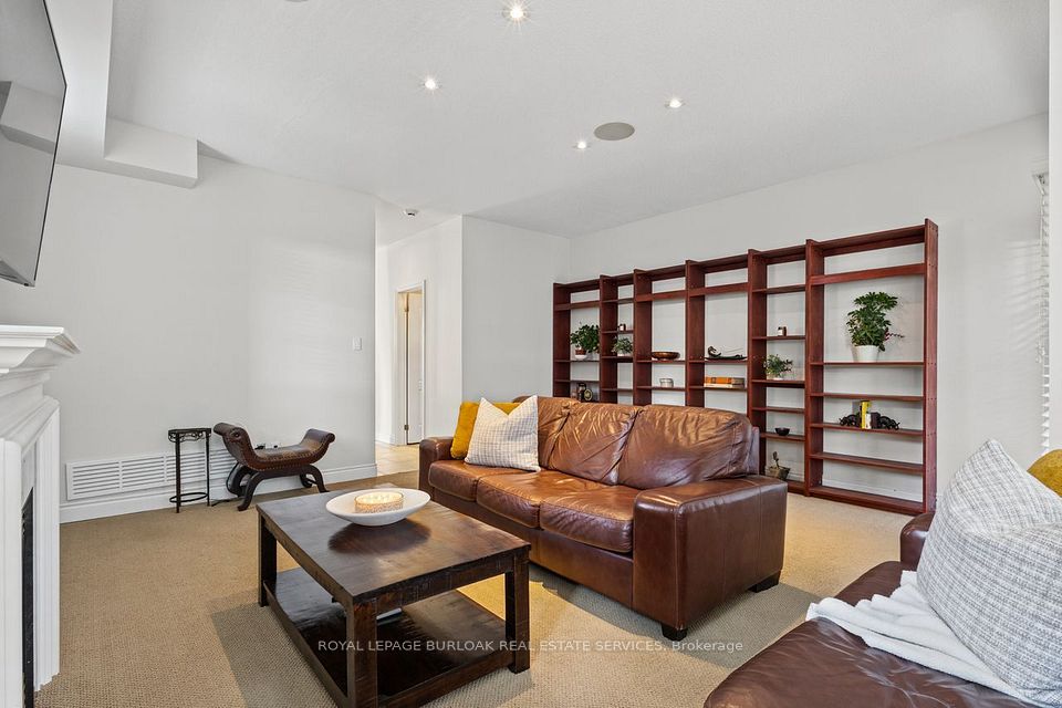 2090 Bates Common, Burlington, ON L7R 0A5 14