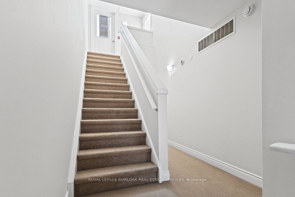 2090 Bates Common, Burlington, ON L7R 0A5 24
