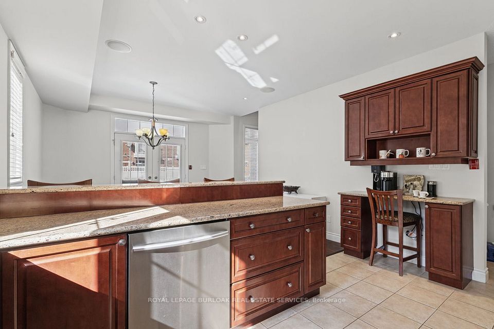 2090 Bates Common, Burlington, ON L7R 0A5 5