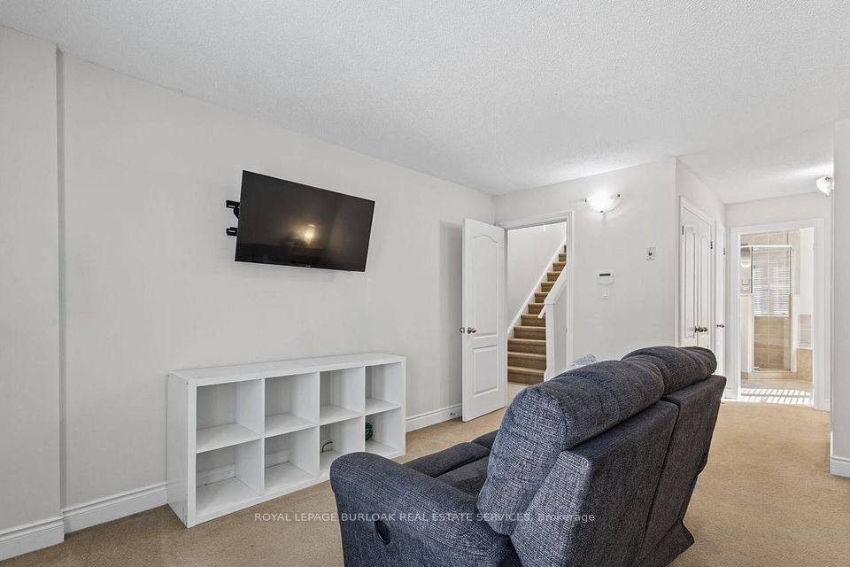 2090 Bates Common, Burlington, ON L7R 0A5 22
