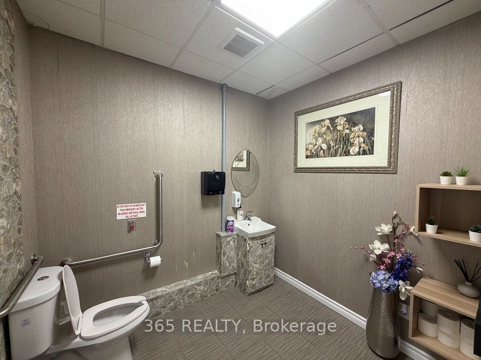 225 Speers Road 6, Oakville, ON L6K 0J4 10