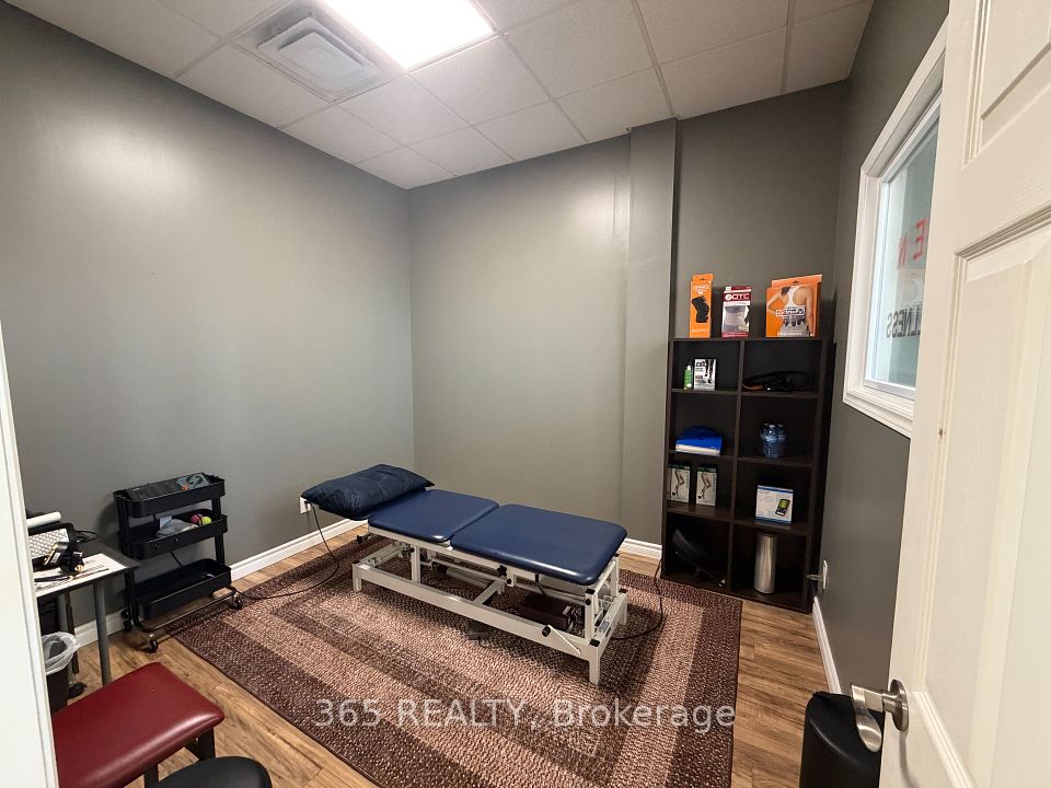 225 Speers Road 6, Oakville, ON L6K 0J4 5