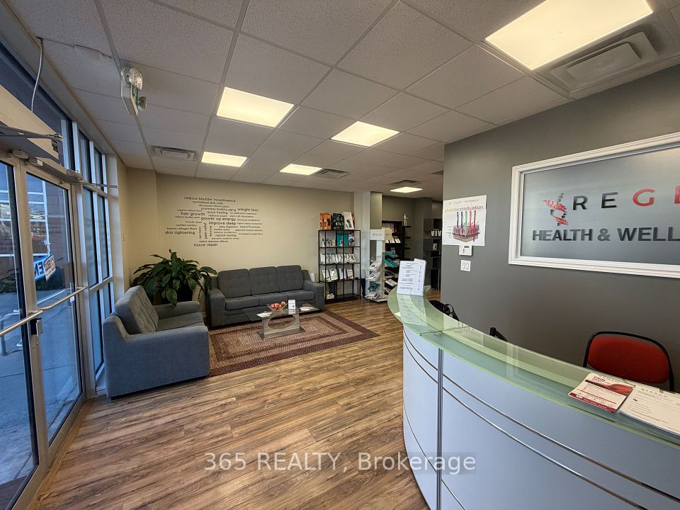 225 Speers Road 6, Oakville, ON L6K 0J4 3