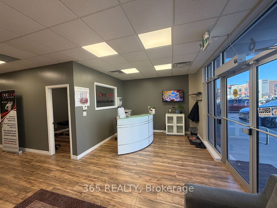 225 Speers Road 6, Oakville, ON L6K 0J4 2