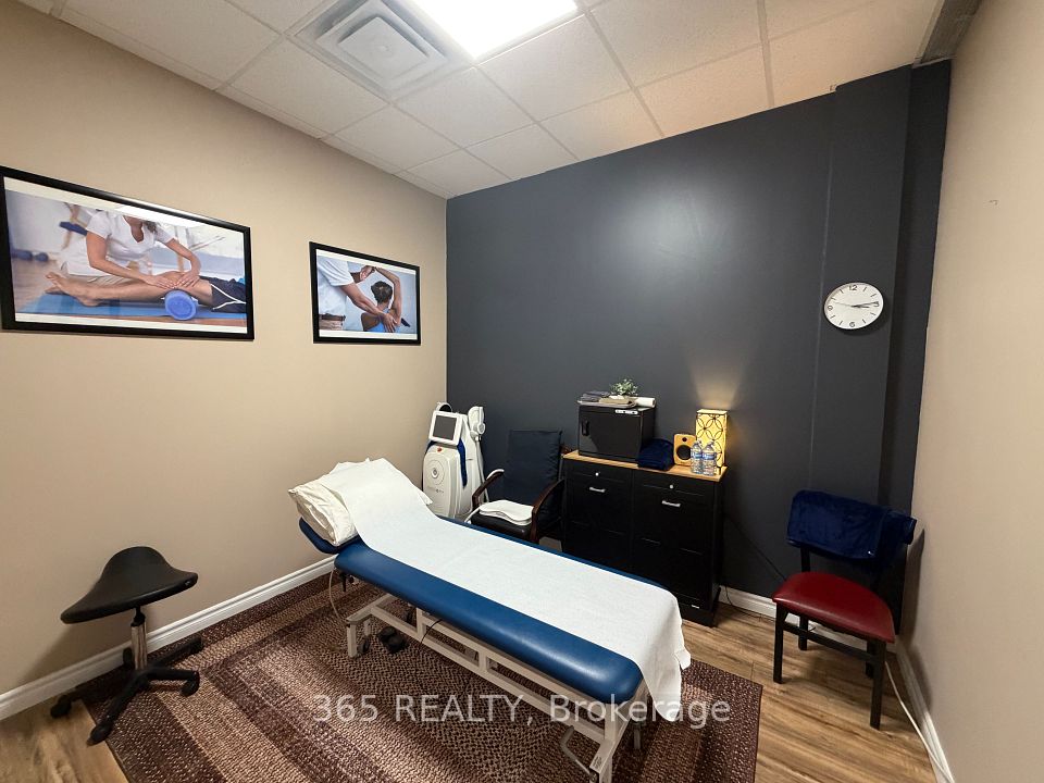 225 Speers Road 6, Oakville, ON L6K 0J4 7