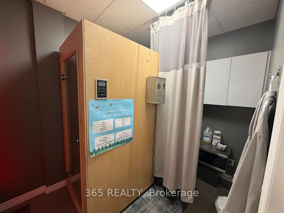 225 Speers Road 6, Oakville, ON L6K 0J4 9