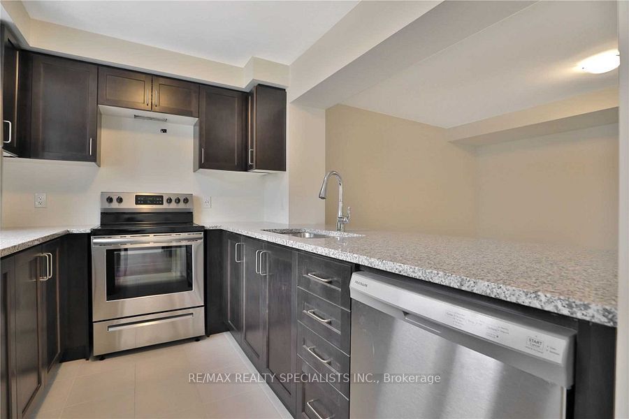 138 STORK Street, Oakville, ON L6H 0X9 8