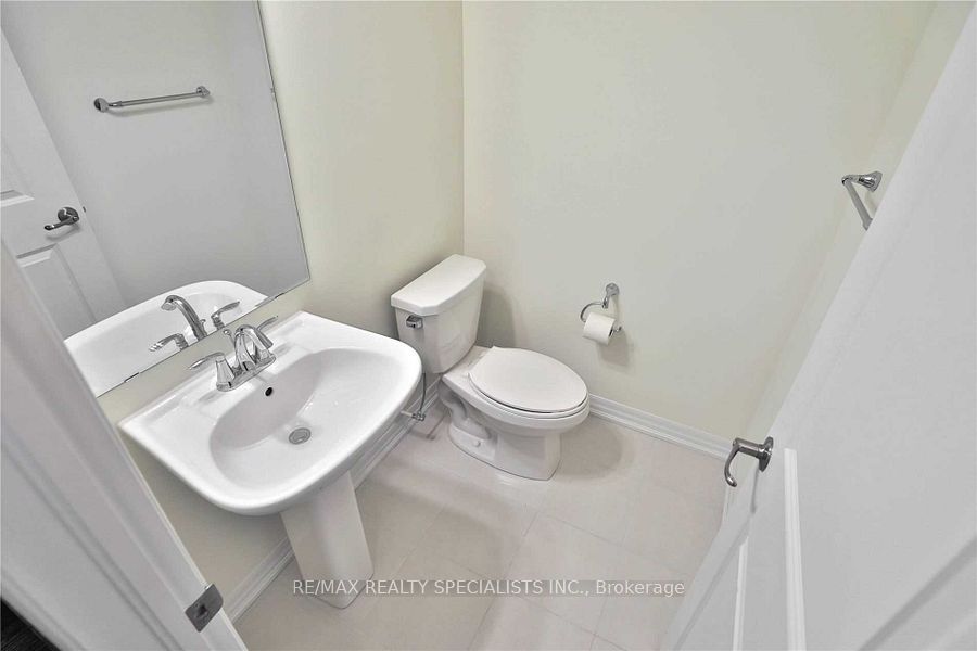 138 STORK Street, Oakville, ON L6H 0X9 16