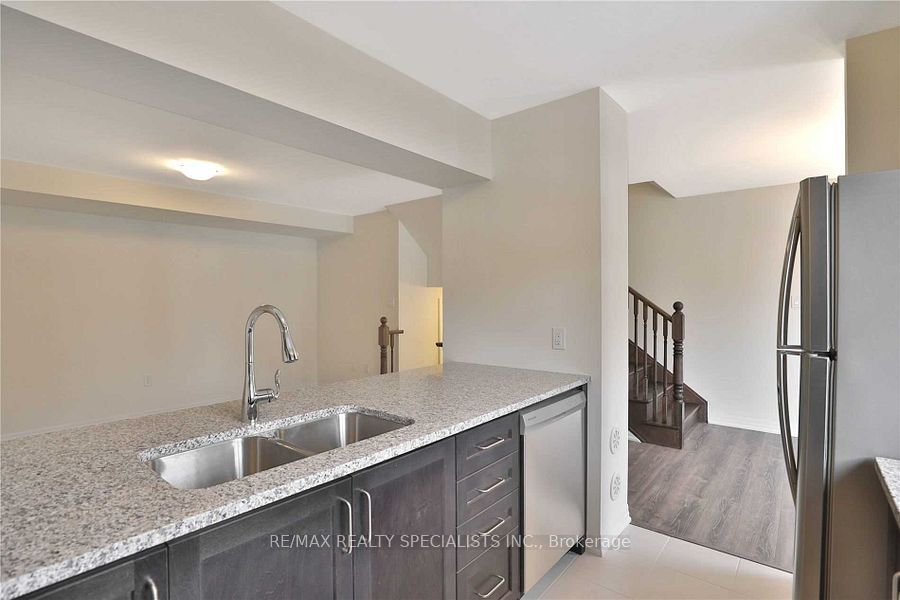 138 STORK Street, Oakville, ON L6H 0X9 11