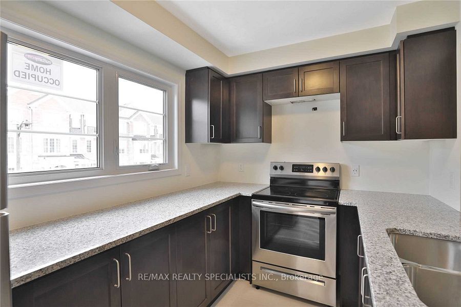 138 STORK Street, Oakville, ON L6H 0X9 9