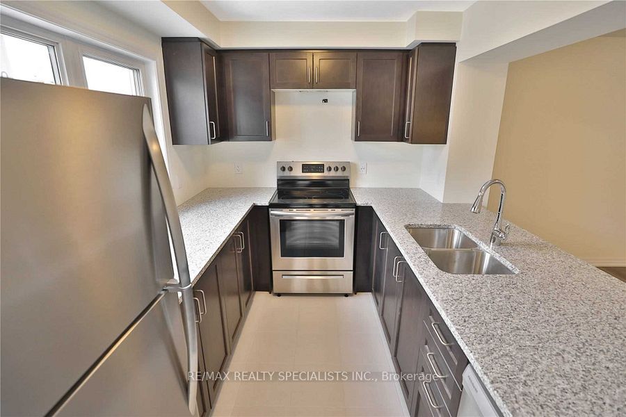 138 STORK Street, Oakville, ON L6H 0X9 7