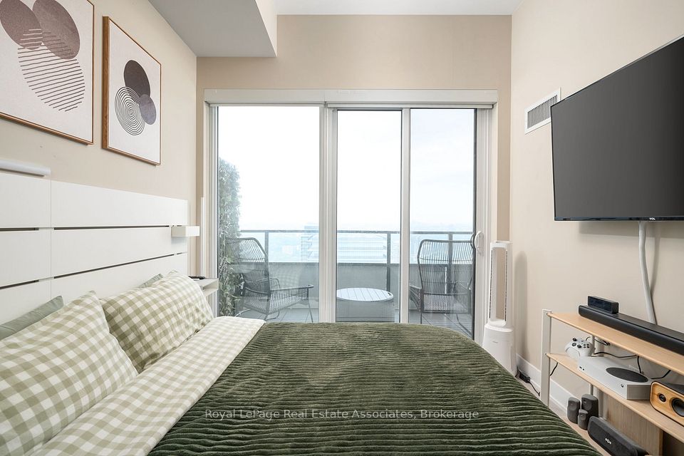 30 Shore Breeze Drive 6104, Toronto, ON M8V 0J1 21