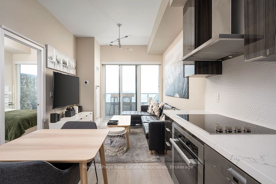 30 Shore Breeze Drive 6104, Toronto, ON M8V 0J1 14