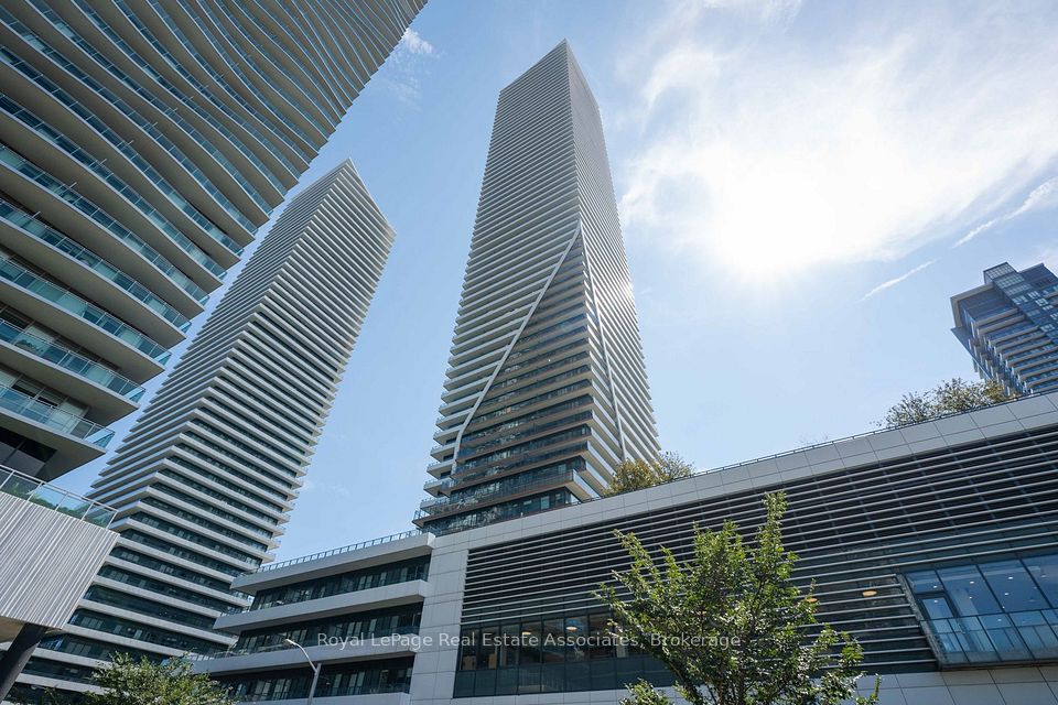 30 Shore Breeze Drive 6104, Toronto, ON M8V 0J1 3