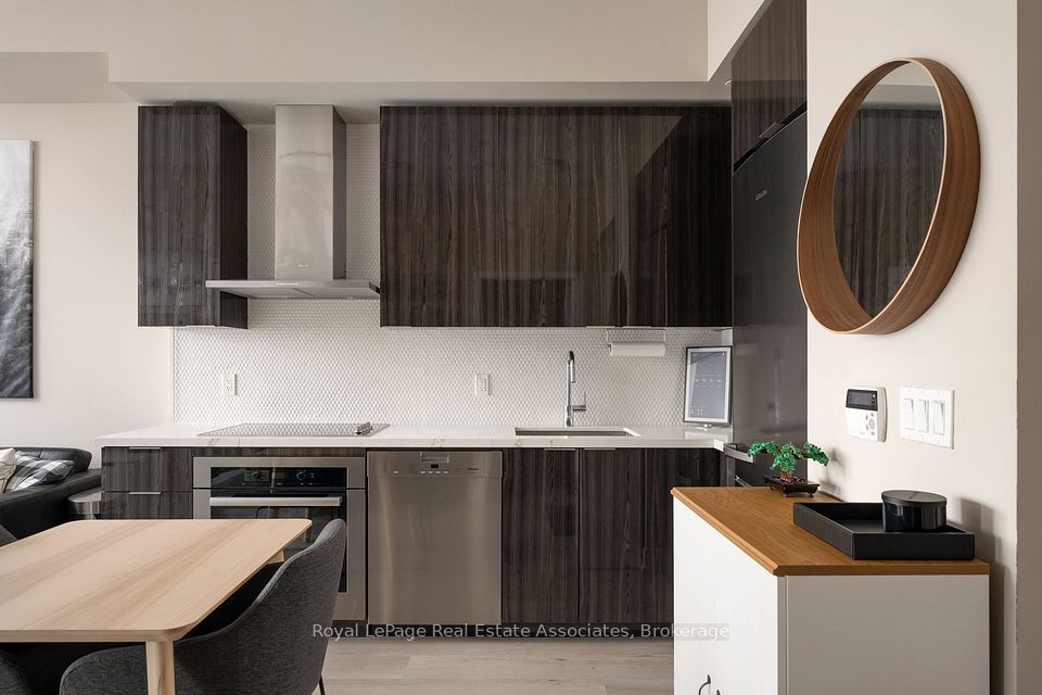 30 Shore Breeze Drive 6104, Toronto, ON M8V 0J1 12