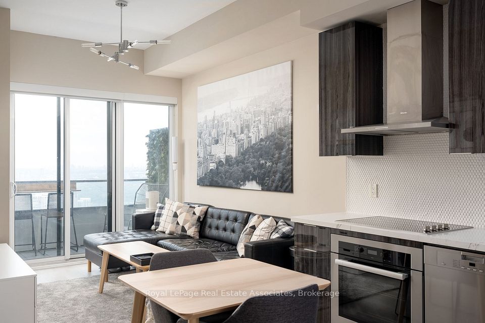 30 Shore Breeze Drive 6104, Toronto, ON M8V 0J1 9