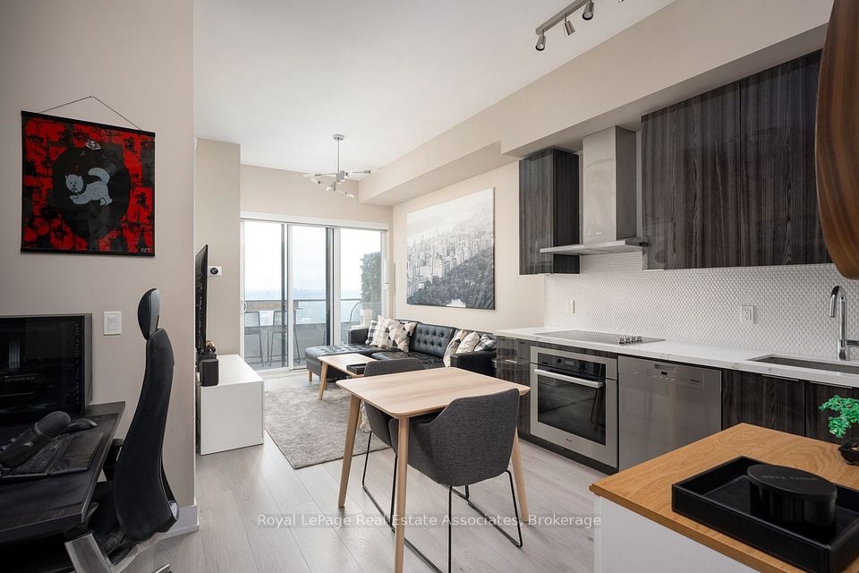 30 Shore Breeze Drive 6104, Toronto, ON M8V 0J1 6