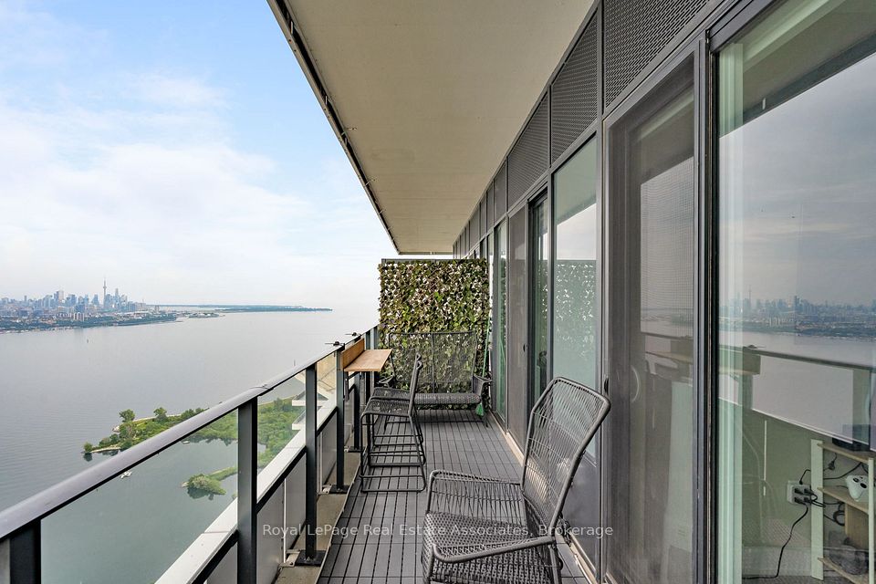 30 Shore Breeze Drive 6104, Toronto, ON M8V 0J1 25