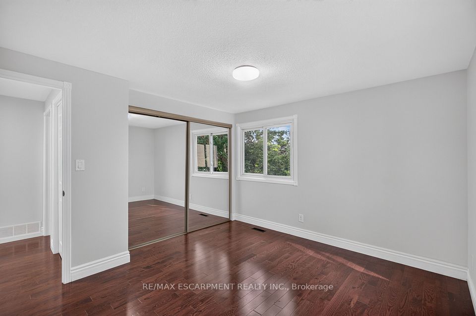 3401 Rockwood Drive, Burlington, ON L7N 3H6 17