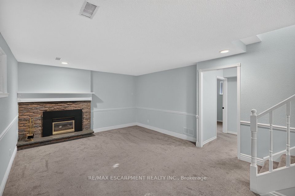 3401 Rockwood Drive, Burlington, ON L7N 3H6 24