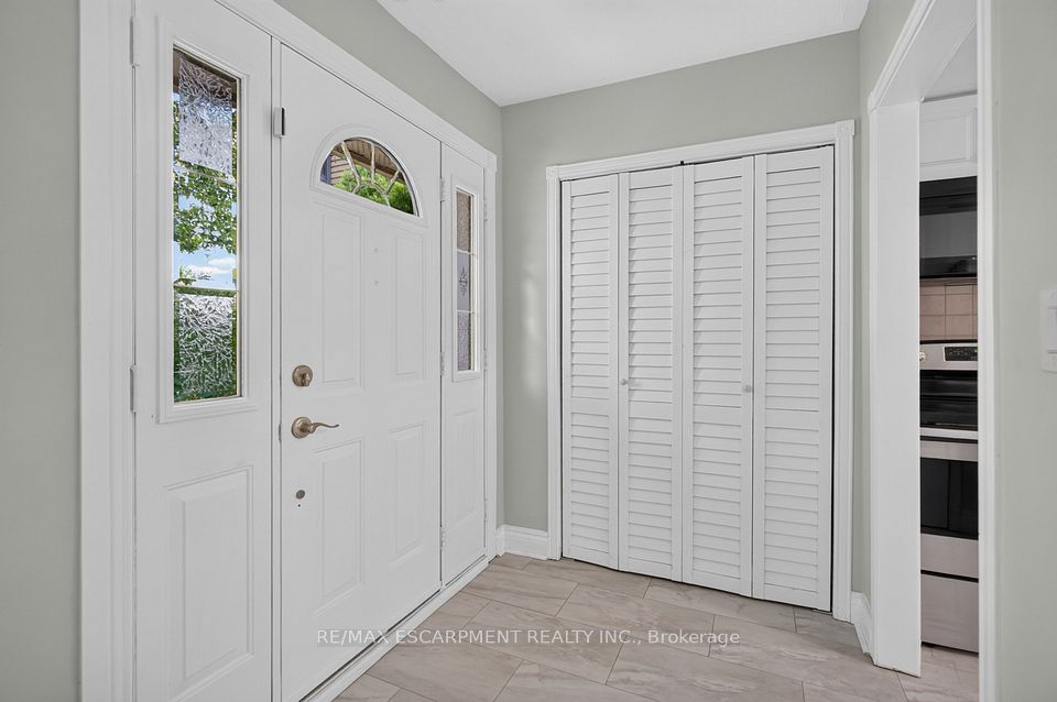 3401 Rockwood Drive, Burlington, ON L7N 3H6 2