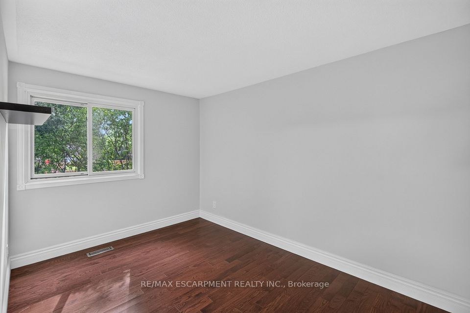 3401 Rockwood Drive, Burlington, ON L7N 3H6 20