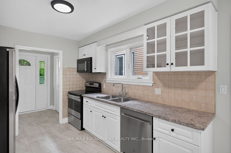 3401 Rockwood Drive, Burlington, ON L7N 3H6 12