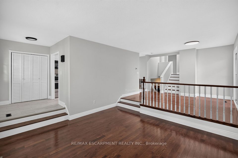 3401 Rockwood Drive, Burlington, ON L7N 3H6 4